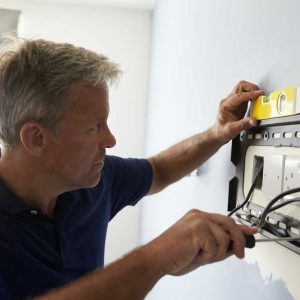 man-fitting-bracket-for-flat-screen-tv-onto-wall.jpg